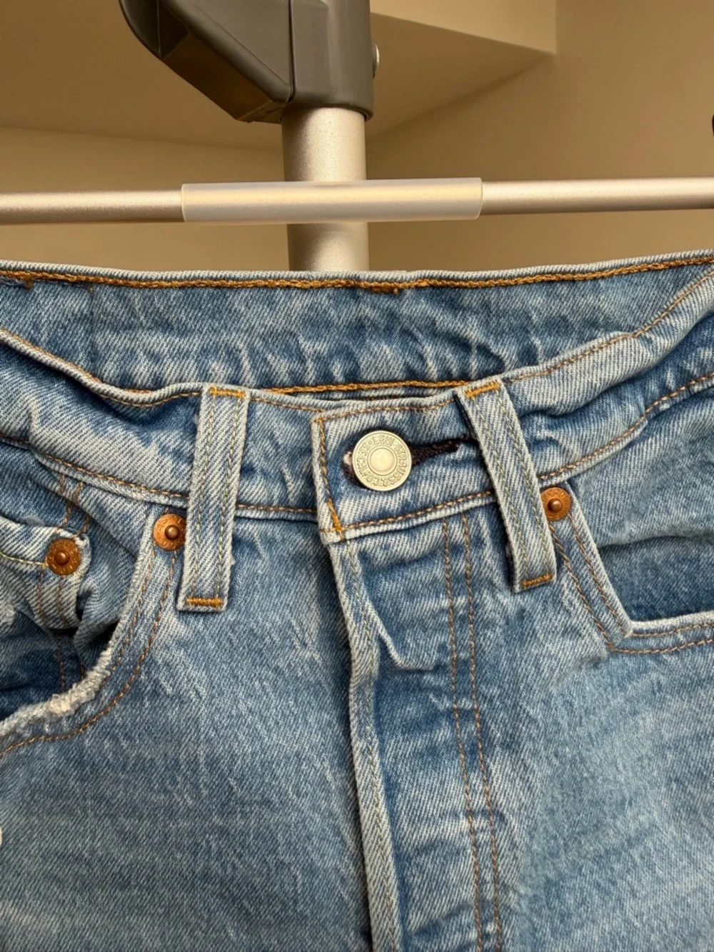 Women’s | Levi’s 501 Distressed High Rise Straight Jeans, Medium Wash | W26